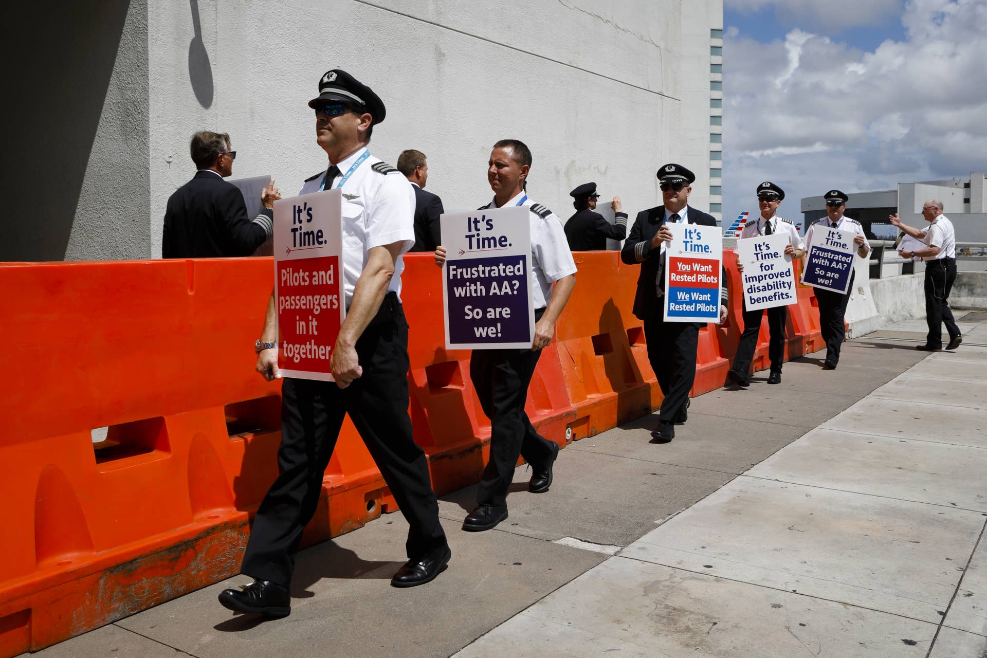 american-airlines-pilot-salaries-how-much-they-make-after-pay-increase