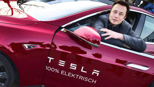 Tesla Extends Slide as Musk Sounds Off on Twitter, Judge Reviews SEC Settlement