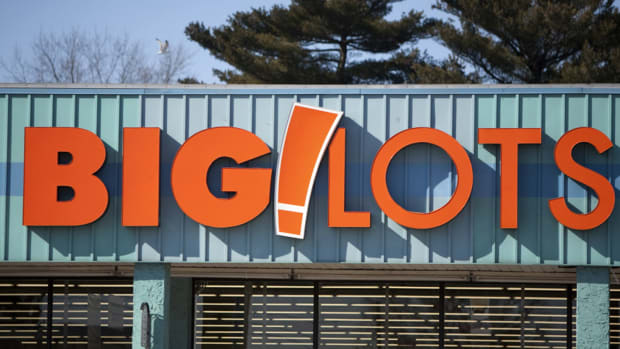Big Lots Stock Makes Big Leap on Strong Earnings