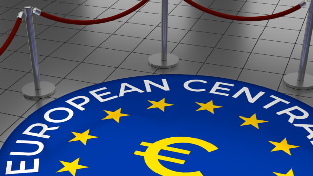 Deutsche Bank, European Rivals Slide After ECB Report Cautions on Profits, Risks