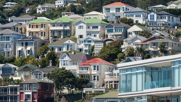 Lennar Shares Surge After Homebuilder Sees Improved Q1 Activity as Rates Ease