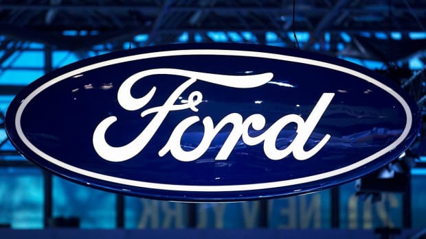 Ford Leads Autos Higher as Earnings Fuel Stock Gains