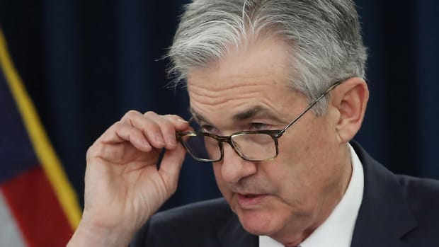 Fed's Powell, Facing Dissent, Says Officials Shouldn't `Overreact' to Slowdown