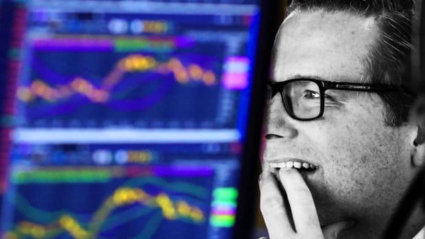 Dow Ends Higher, Nasdaq Slides Ahead of Midterm Voting