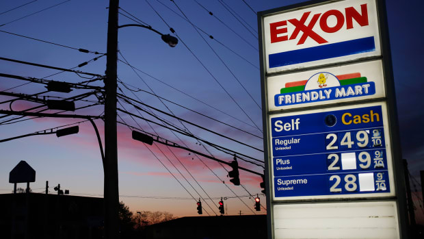 Exxon Mobil Tops Q3 Earnings Forecast Despite Global Oil Price Slump