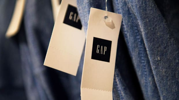 Gap Shares Advance; Retailer's Q3 Adjusted Net Exceeds Estimate