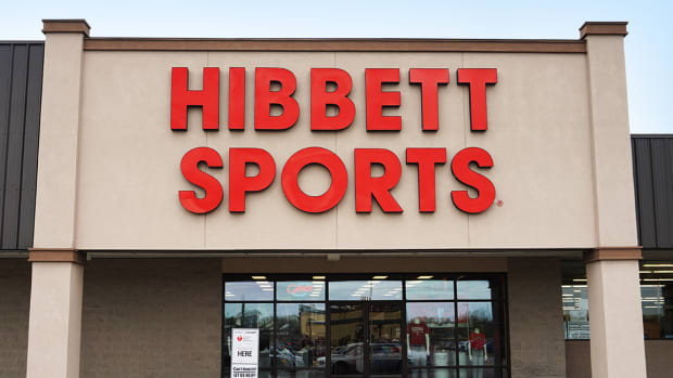 Hibbett Sports Up After Posting a Narrower-Than-Expected Loss, Lifting Guidance