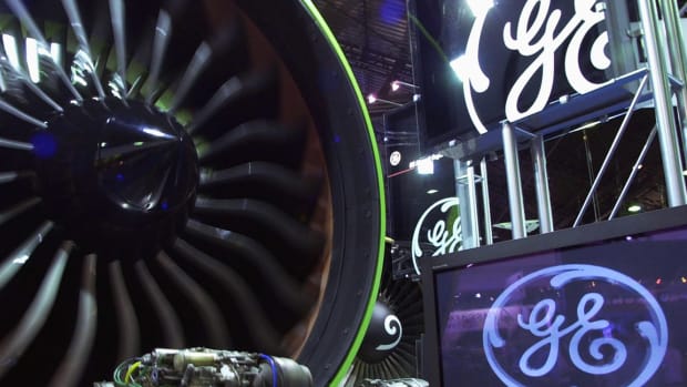 GE Aviation Gets Win as Rolls-Royce Dreamliner Engine Is Grounded
