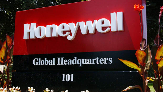 Honeywell Is Sitting on a Massive Cash Pile Just Waiting to Be Spent
