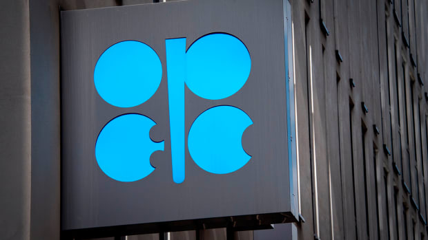 Russia, Saudi Arabia, Agree to OPEC Oil Cut Extension