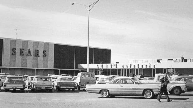 Sears Chairman Lampert Boosts Bid to $5 Billion: Report