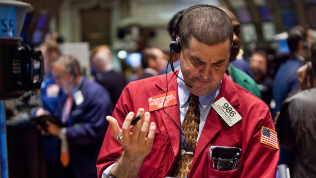 Global Stocks Tumble as China Fires Back in Trump Trade War