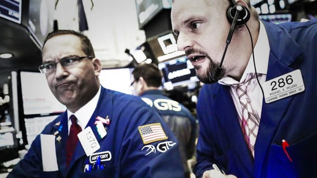 Dow Plunges, Nasdaq Slides as December Worsens, Bear Market Looms