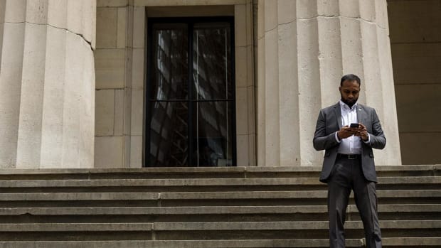 How Closed-End Funds Use Leverage to Boost Returns