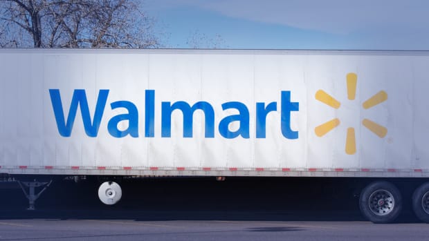 Walmart Hits Record High After Blowout Q3 Earnings,Trump Praises 'Great Numbers'