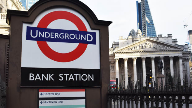 Bank of England Delivers 2nd Rate Hike in Ten Years Despite Brexit Uncertainty