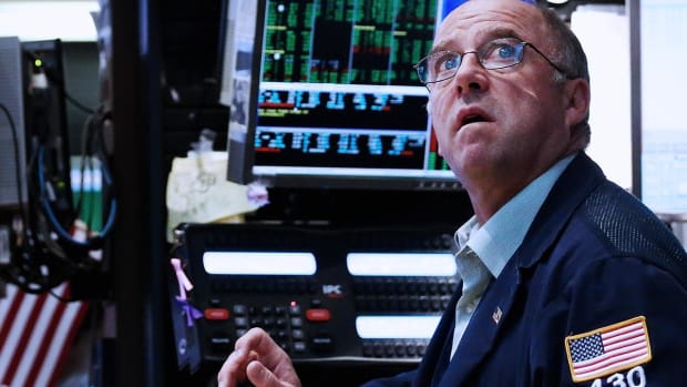 Dow Sells Off Sharply Into Close, Nasdaq, S&P Follow Suit