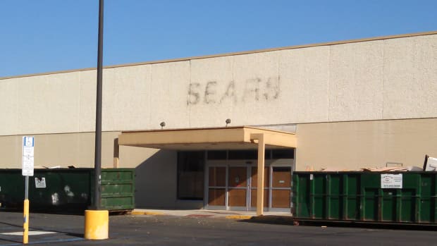 10 Haunting Photos From Sears and Kmart Closings Sweeping the U.S.
