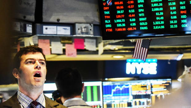 Dow Rips Higher, Stocks Get Lift From Tech Bounce