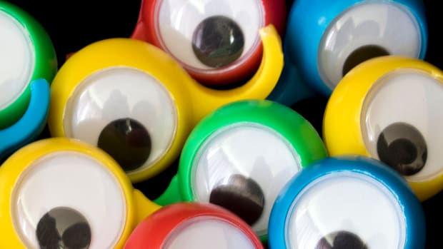 Facebook Rout Hits Tech Media Rivals: Alphabet, Snap, Twitter Slide in Premarket