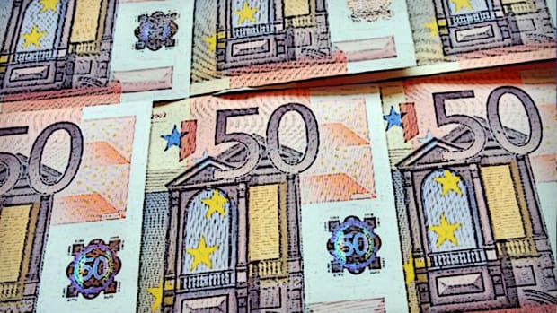 Europe Stocks Slide, Wall Street Gains as Dollar Slump Extends into New Year