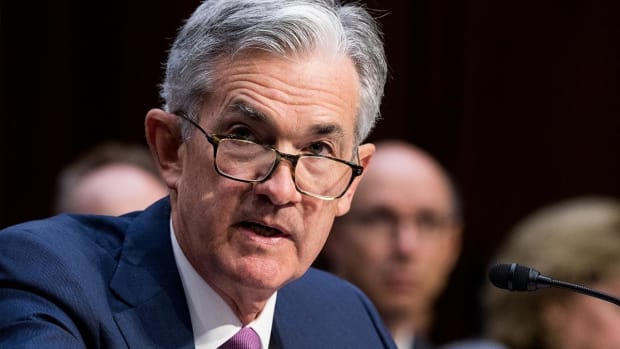Jerome Powell testifies before a Senate committee.