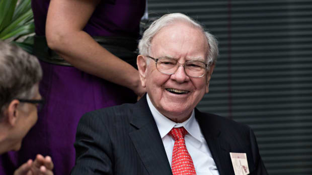 10 Very Big Companies Warren Buffett Should Buy With His $116 Billion Cash Hoard