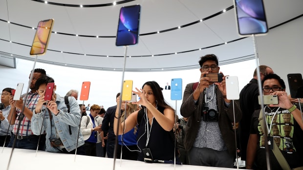 Apple Edges Higher as Launch Event Unveils New iPhones, Highlights AppleWatch