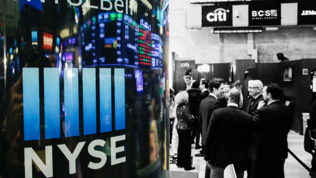 U.S Stock Futures Turn Red, Dollar Dips as Trump Details Kim Summit Expectations