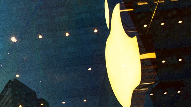 Apple, Federal Reserve, Pfizer, General Electric, CBS - 5 Things You Must Know