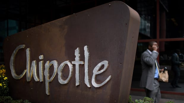 Chipotle to Pay 100% Tuition for Employees Pursuing Tech, Business Degrees