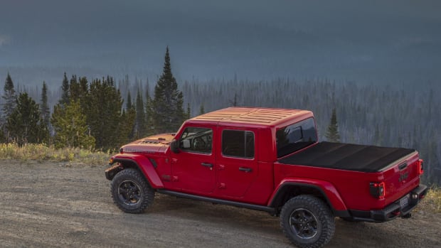 Jeep Unveils Gladiator Pickup Truck at New York Auto Show