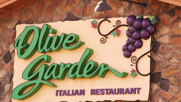 Why Jim Cramer's Paying Attention to Olive Garden's Chicken Alfredo