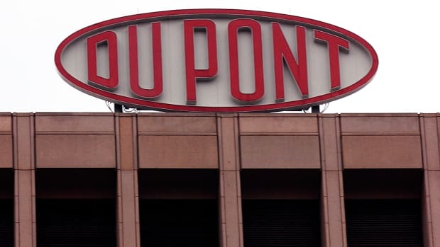 What is the Impact on Investors of DowDuPont's Reverse Stock Split?