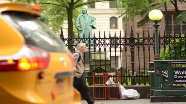 Futures Tumble on Tariff Reports and 4 Other Stories to Watch Friday Morning