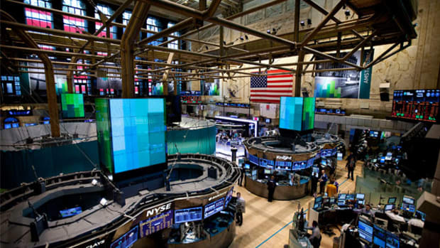 Retail Bulls Buy the Dip, Shop for a Rally in Ascena