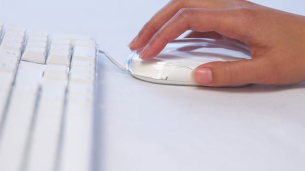 Dell, Facebook, Yelp, Apple: Tech Premarket