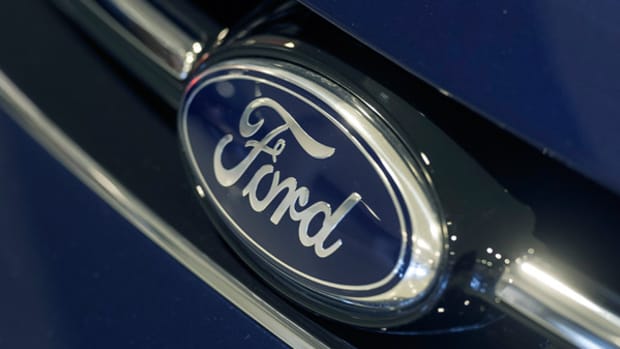Ford CEO Mark Fields Zips Investors Past GM to a Near-Term Buy