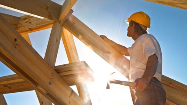 Will the Housing Market Stay in the Tank? Let's Crunch the Numbers on Homebuilders