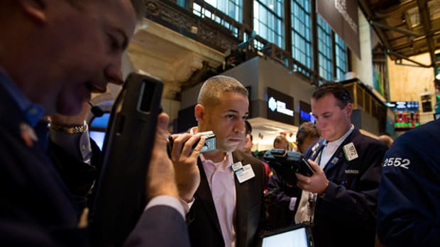 Market Hustle: Stock Futures Fall Amid Russia, Ukraine Tensions; Amazon, Ford Sink