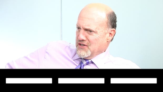 Cramer: Retailer Sales Weak, but Clothing Manufacturers Strong