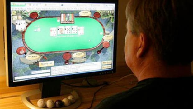 Chris Versace Shows His Hand for Playing a Surge in Online Gaming