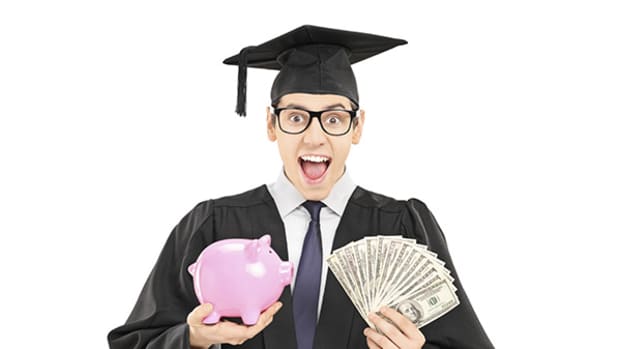 Recent College Graduates: Heed This Cardinal Rule of Investing Now