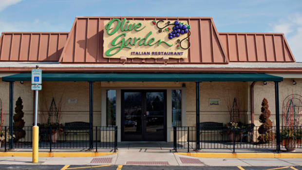 5 Earnings Short-Squeeze Plays: Darden Restaurants and More
