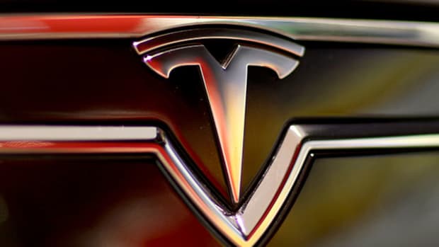 Tesla (TSLA) Stock Lower, SolarCity Deal May Be Delayed on Lawsuits