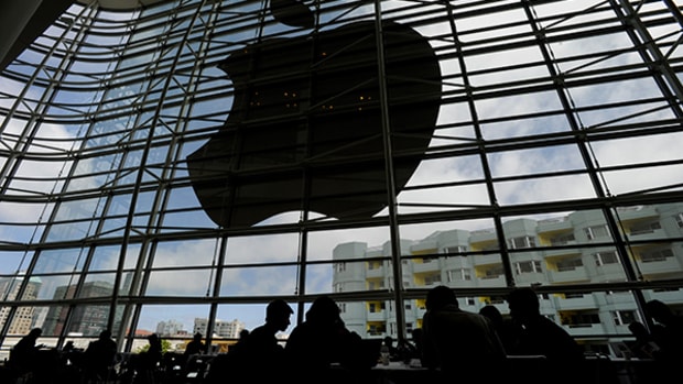 Apple's Archaic Software and Services Could Be Its Achilles' Heel