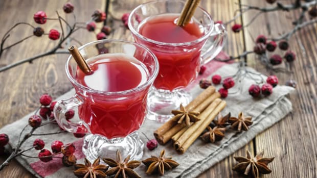 10 Best Cocktails to Try This Season to Savor the Holidays