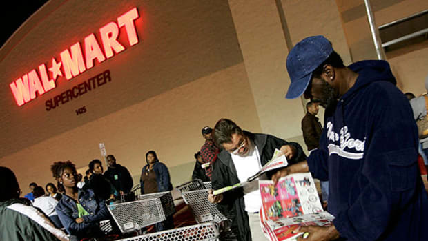 Walmart's Growing Competition Eats its Sales of Low-Priced Food