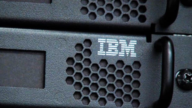IBM Shares Mimic Company Growth by Moving Sideways