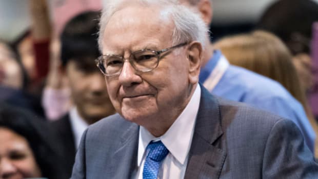 Buffett's Berkshire Hathaway Loses Hundreds of Millions Following IBM's Disappointing 1Q